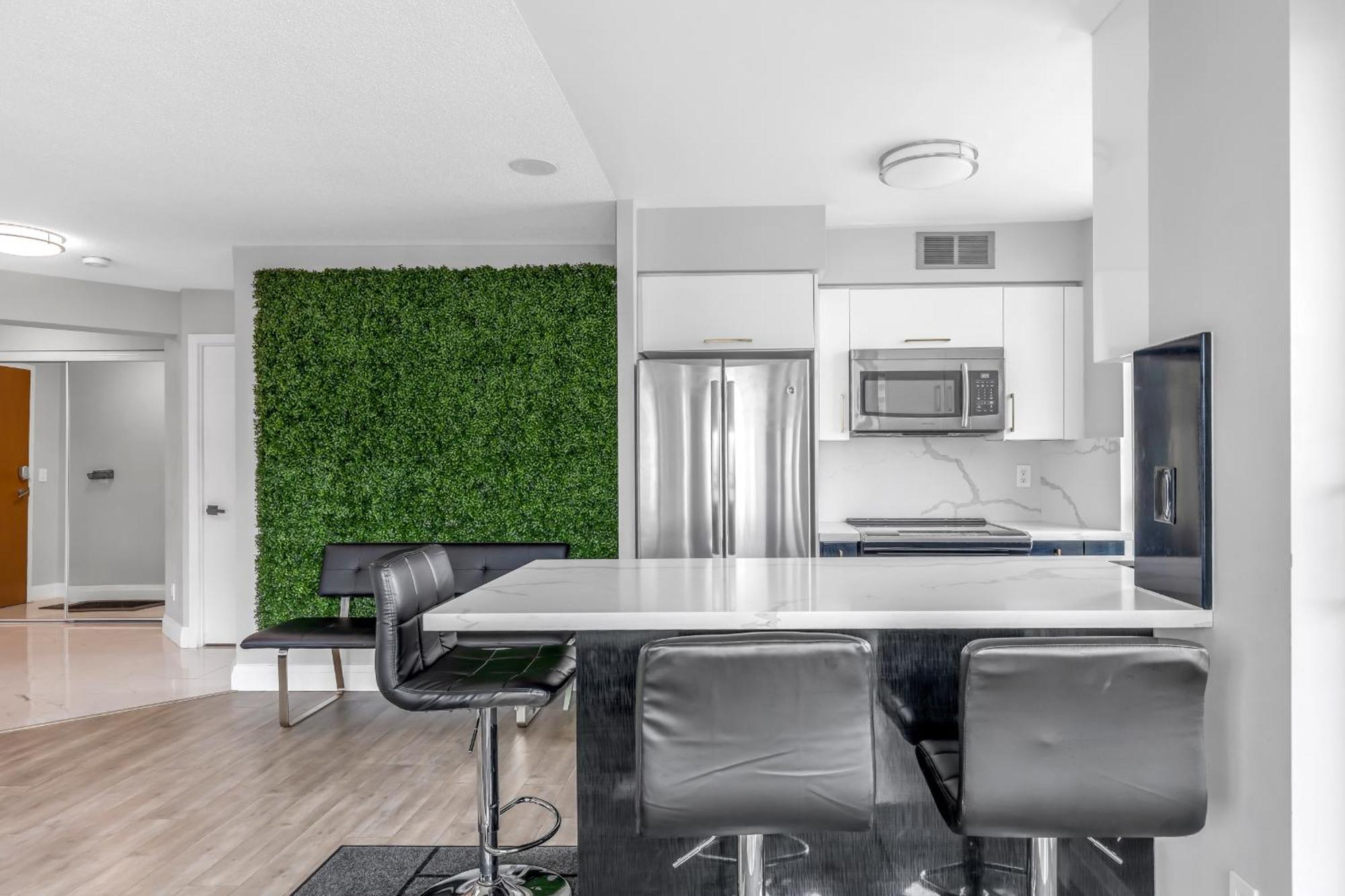 2 Bedroom Waterfront Condo Downtown W/ Free Parking Toronto Exterior foto