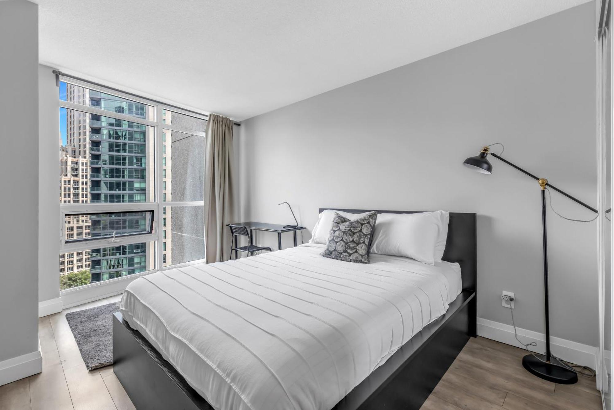 2 Bedroom Waterfront Condo Downtown W/ Free Parking Toronto Exterior foto