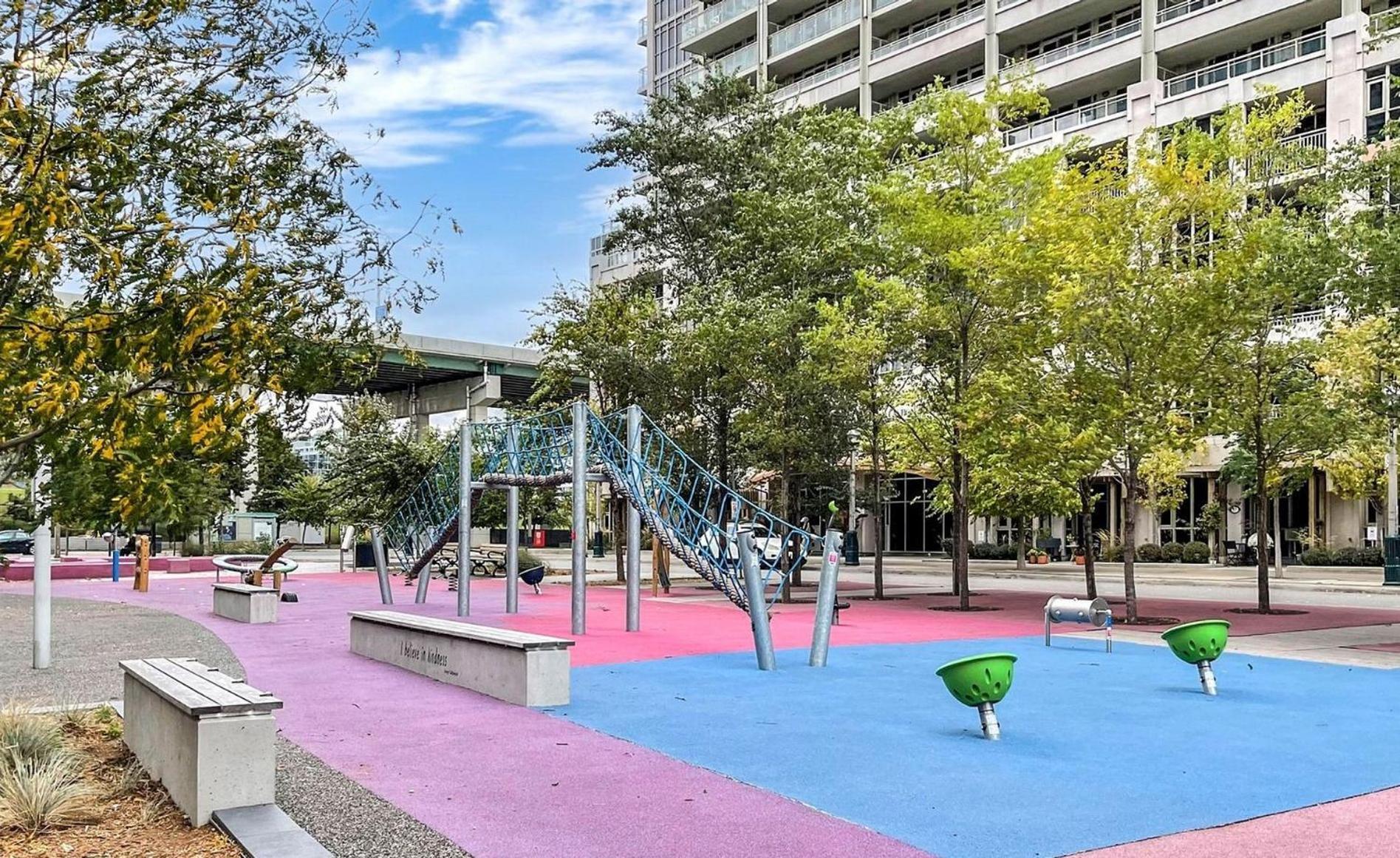 2 Bedroom Waterfront Condo Downtown W/ Free Parking Toronto Exterior foto