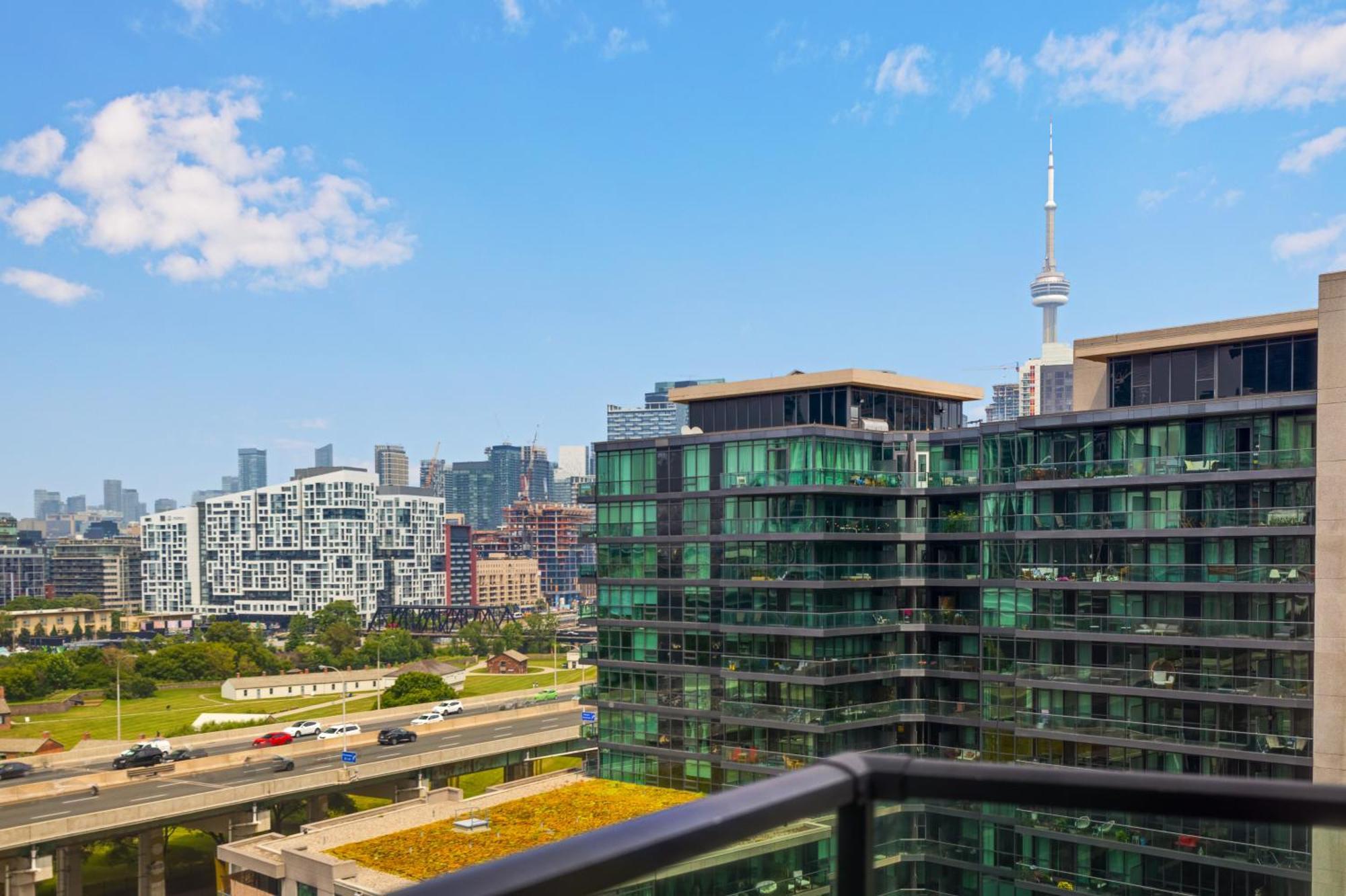2 Bedroom Waterfront Condo Downtown W/ Free Parking Toronto Exterior foto